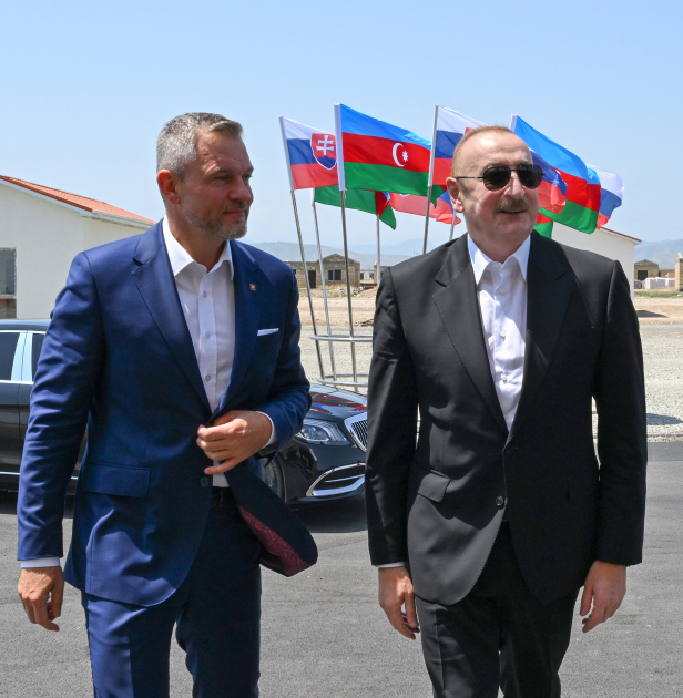 Azərbaycan və Slovakiya prezidentləri Ağdamın Baş Qərvənd kəndində görülən işlərlə tanış olublar - Foto 2