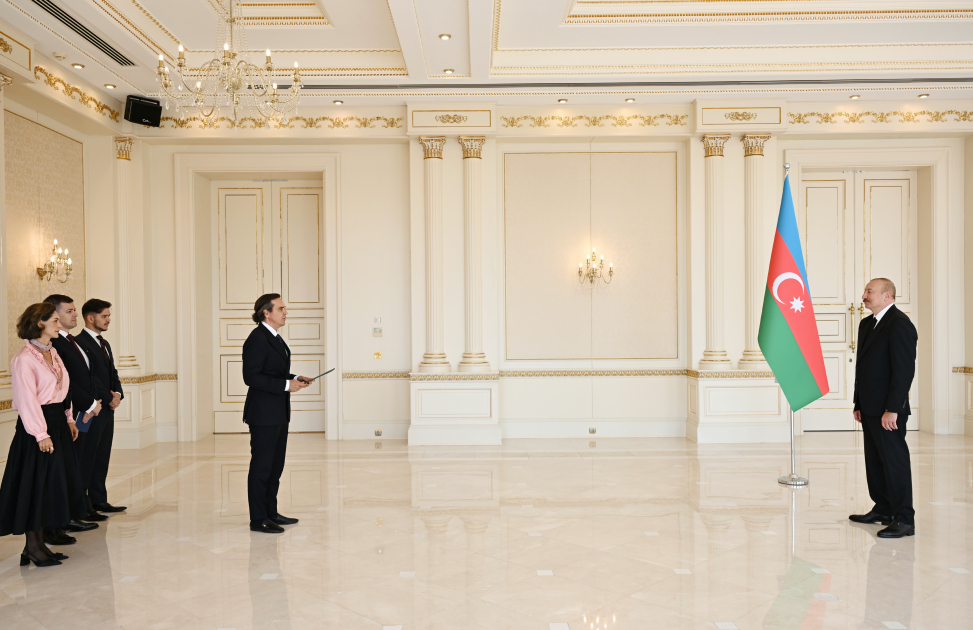 İlham Əliyev Braziliyanın Azərbaycanda yeni təyin olunmuş səfirinin etimadnaməsini qəbul edib - Foto 1