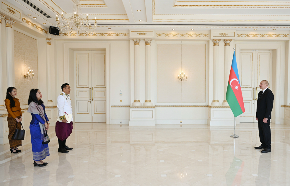 Prezident Kambocanın yeni səfirinin etimadnaməsini qəbul edib