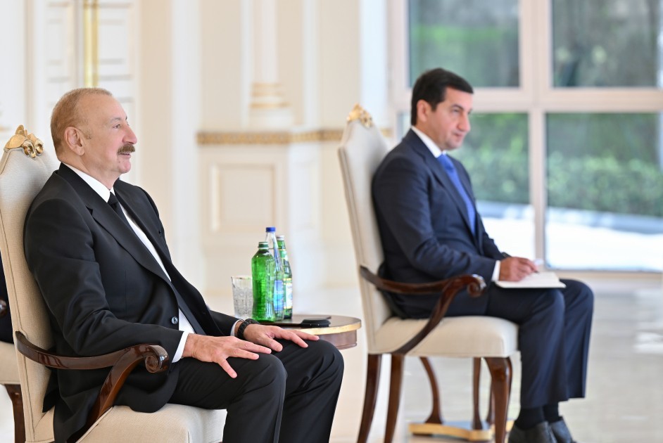 İlham Əliyev Omanın yeni səfirinin etimadnaməsini qəbul edib - Foto 4