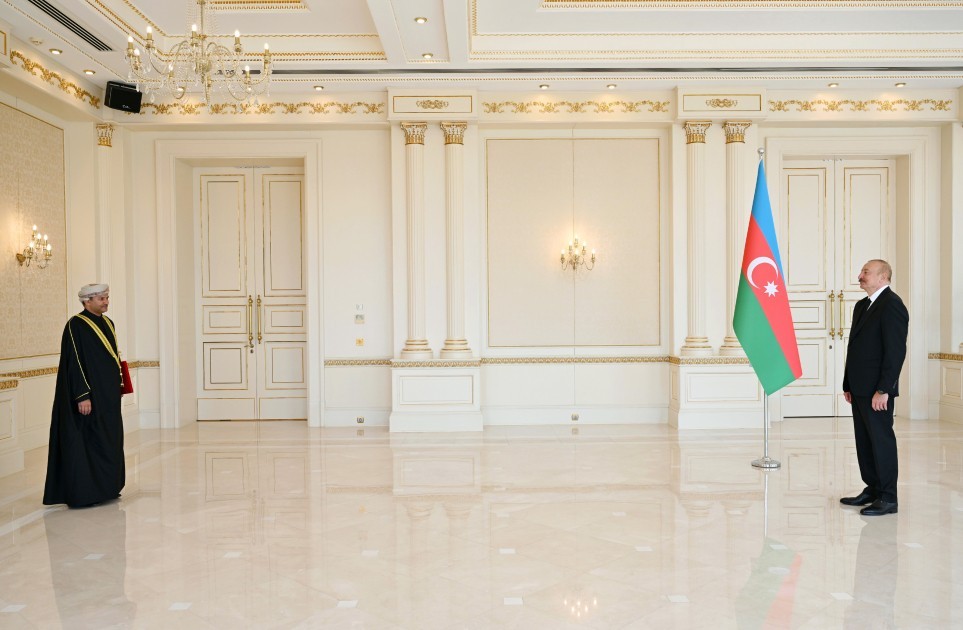 İlham Əliyev Omanın yeni səfirinin etimadnaməsini qəbul edib