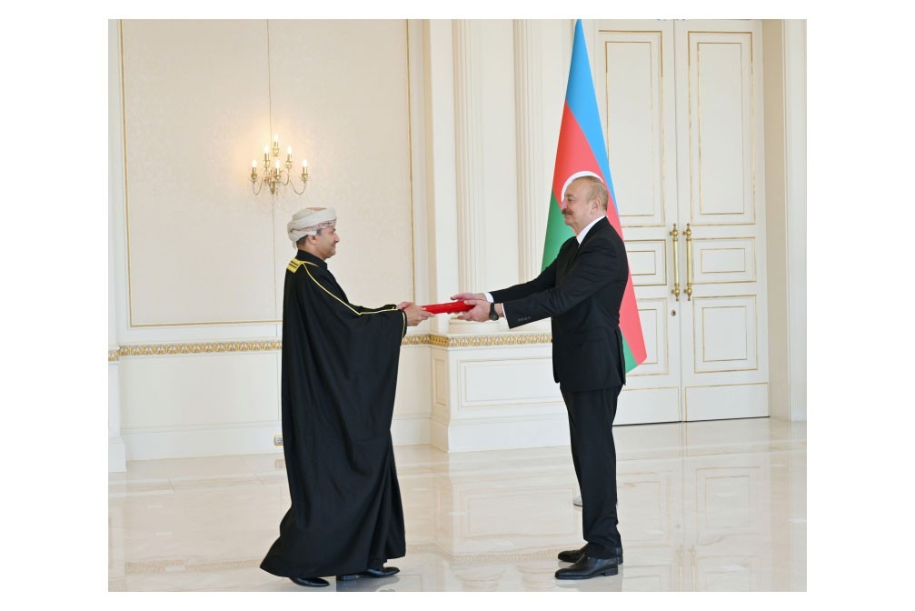 İlham Əliyev Omanın yeni səfirinin etimadnaməsini qəbul edib - Foto 1