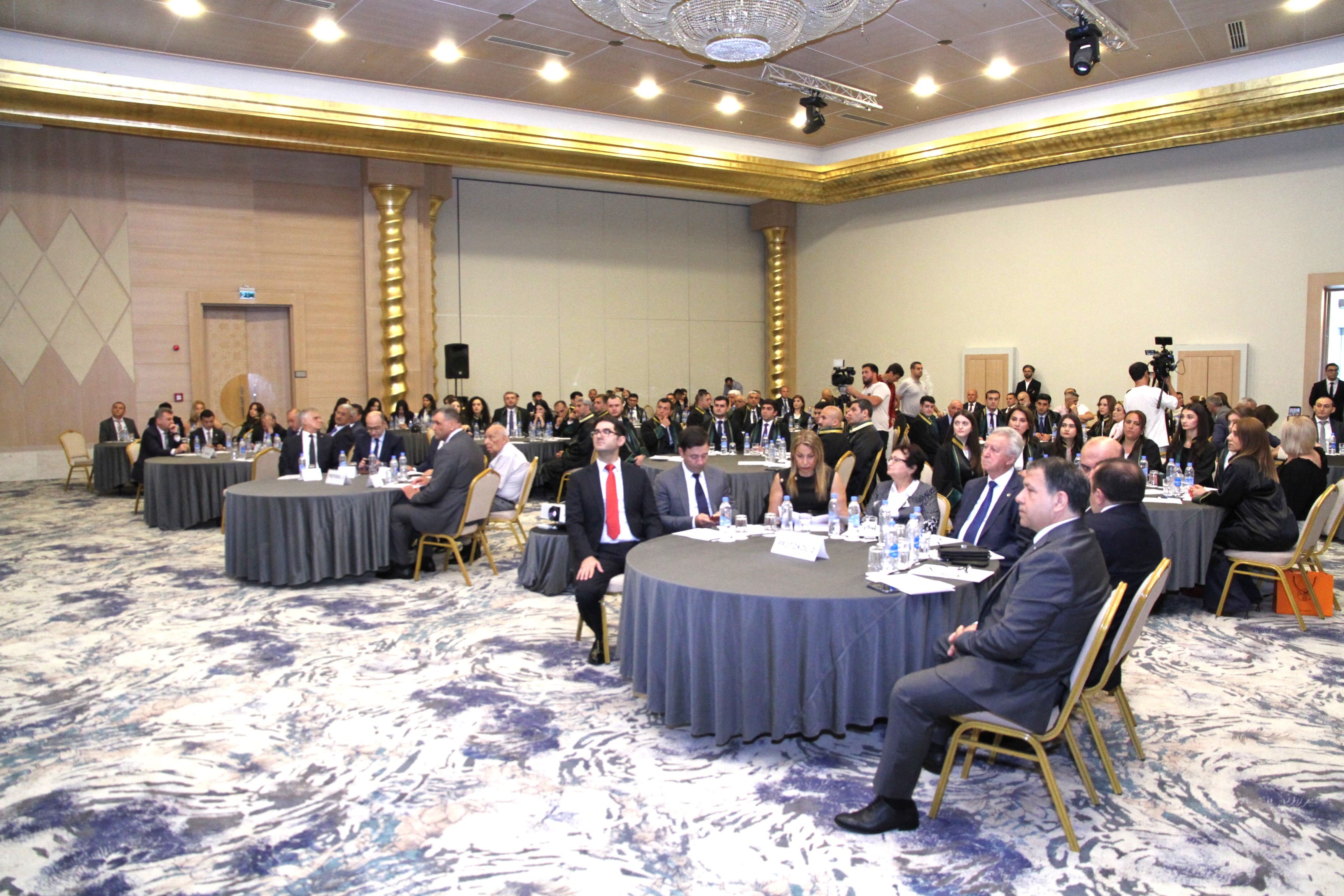 Azərbaycanda vəkillərin sayı 3000-i ötüb - Foto 3