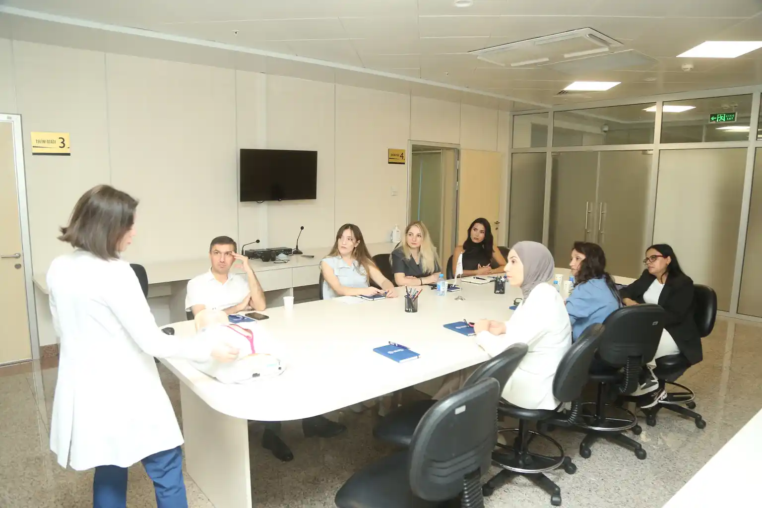 Media nümayəndələri üçün ilk yardım üzrə simulyasiya təlimləri keçirilib - FOTO - Foto 4