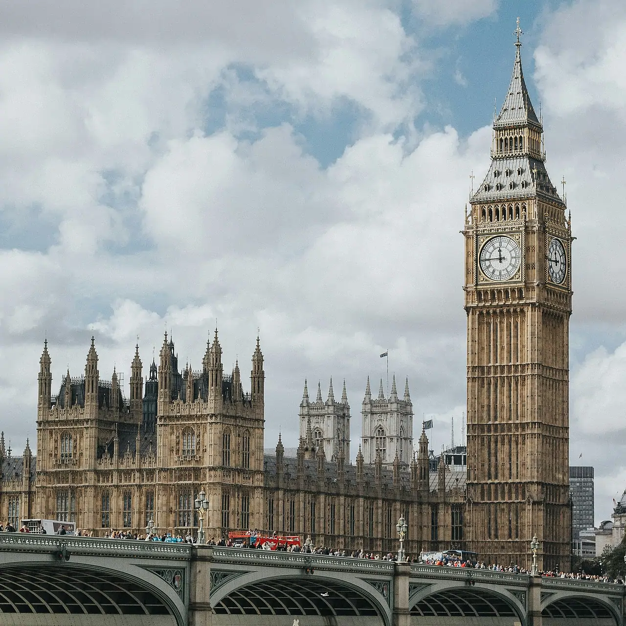Səudiyyə şahzadəsi Londondakı lüks hoteldə ölü tapılıb