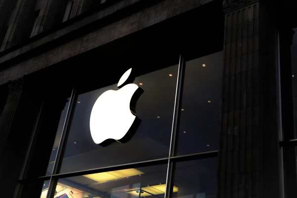 "Apple"ın bazar dəyəri tarixdə ilk dəfə 5 trilyon dolları ötüb