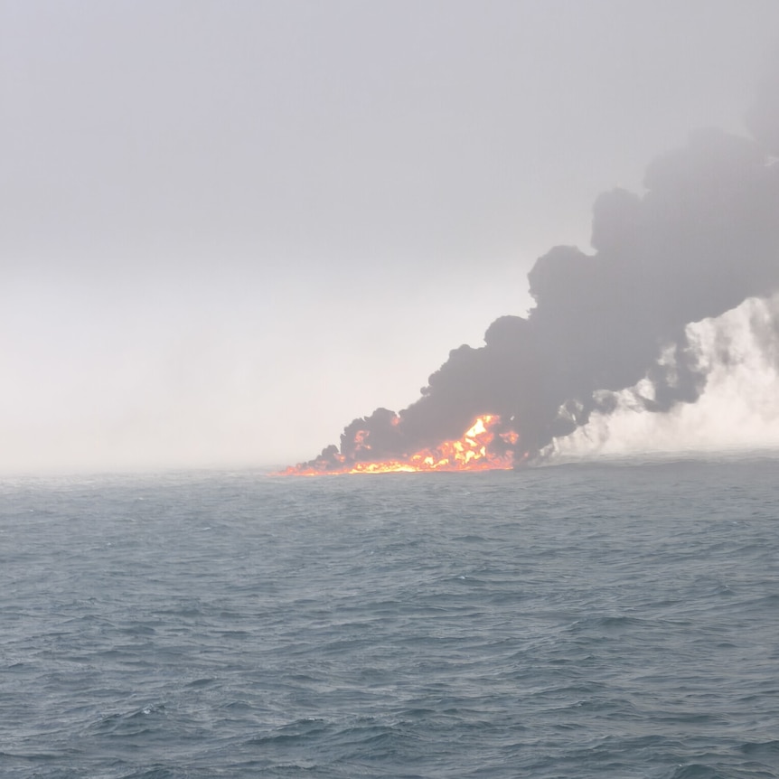 Norveçdə sulfat turşusu daşıyan tanker yanıb