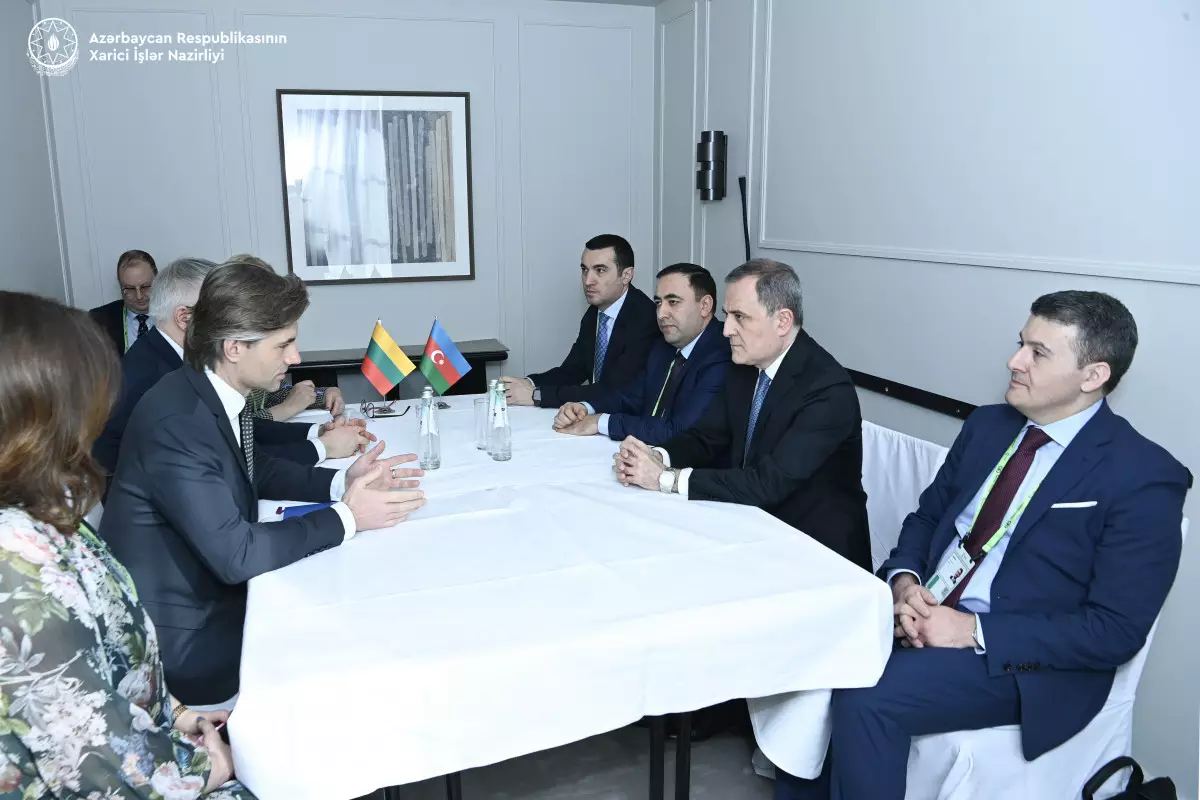 Ceyhun Bayramov litvalı həmkarını postmünaqişə dövründə bölgədə mövcud vəziyyət barədə məlumatlandırıb