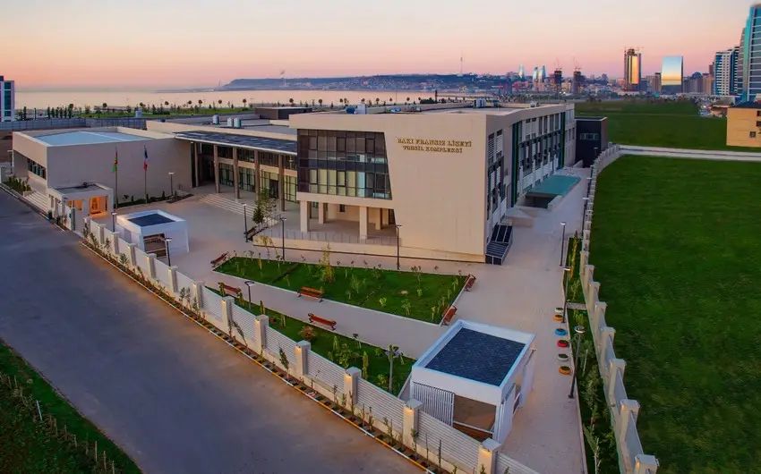 Bakıda bağlanan məşhur lisey müraciət ünvanladı