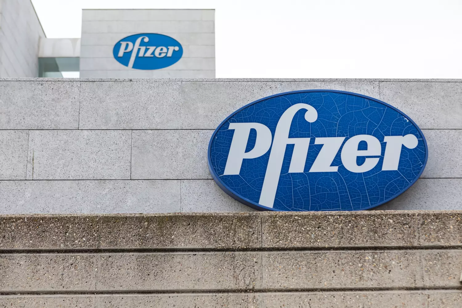 "Pfizer" bu şirkəti 43 milyard dollara aldı