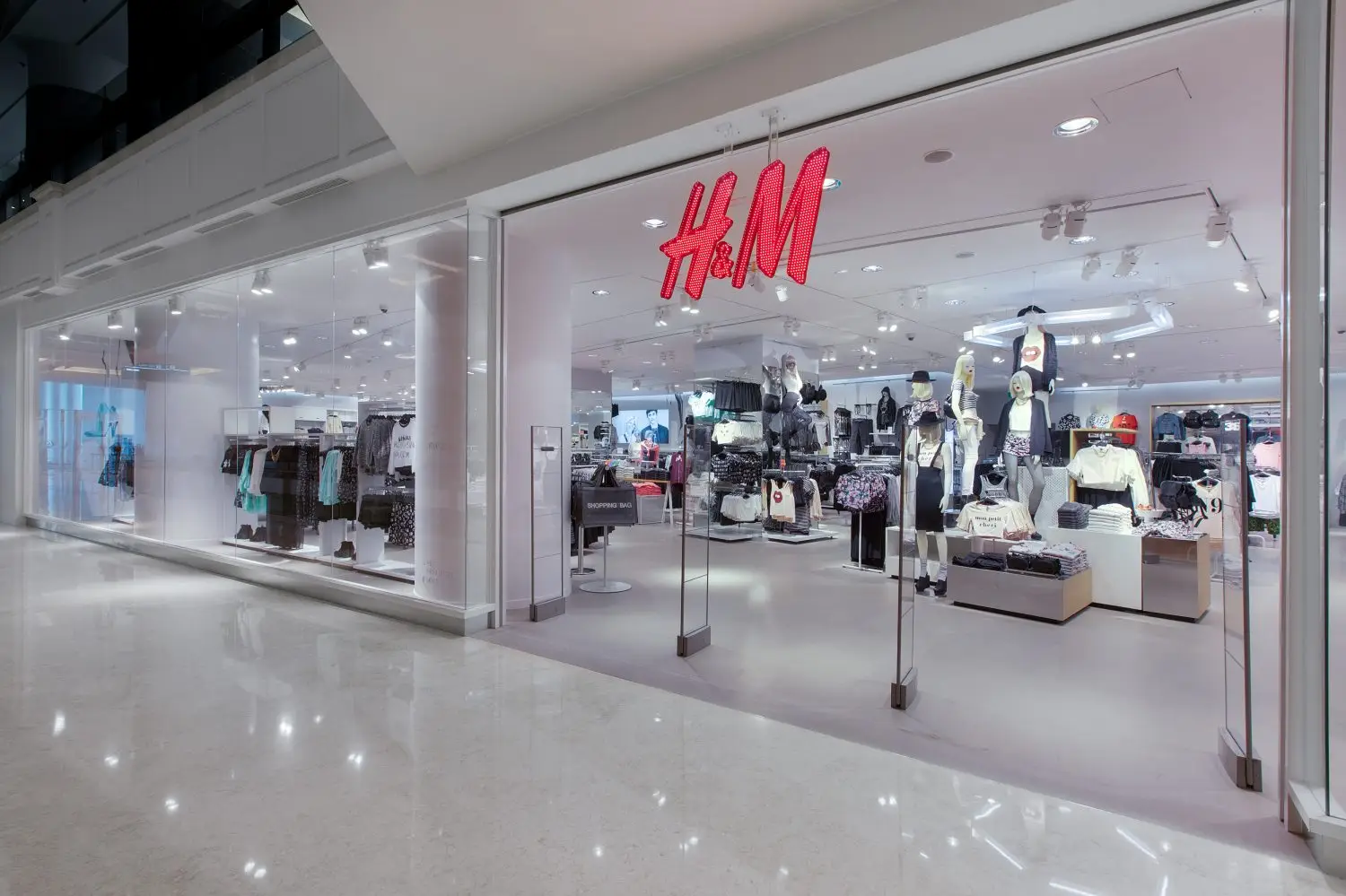 "H&M" xalis mənfəətini 39% artırıb