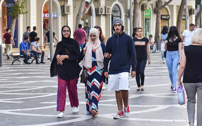 Bayram günlərində paytaxta turist axını var - VİDEO