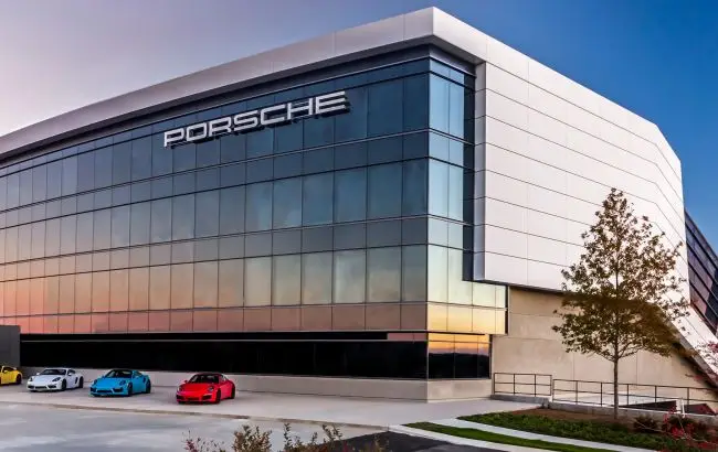 “Porsche”nin mənfəəti və gəliri azalıb