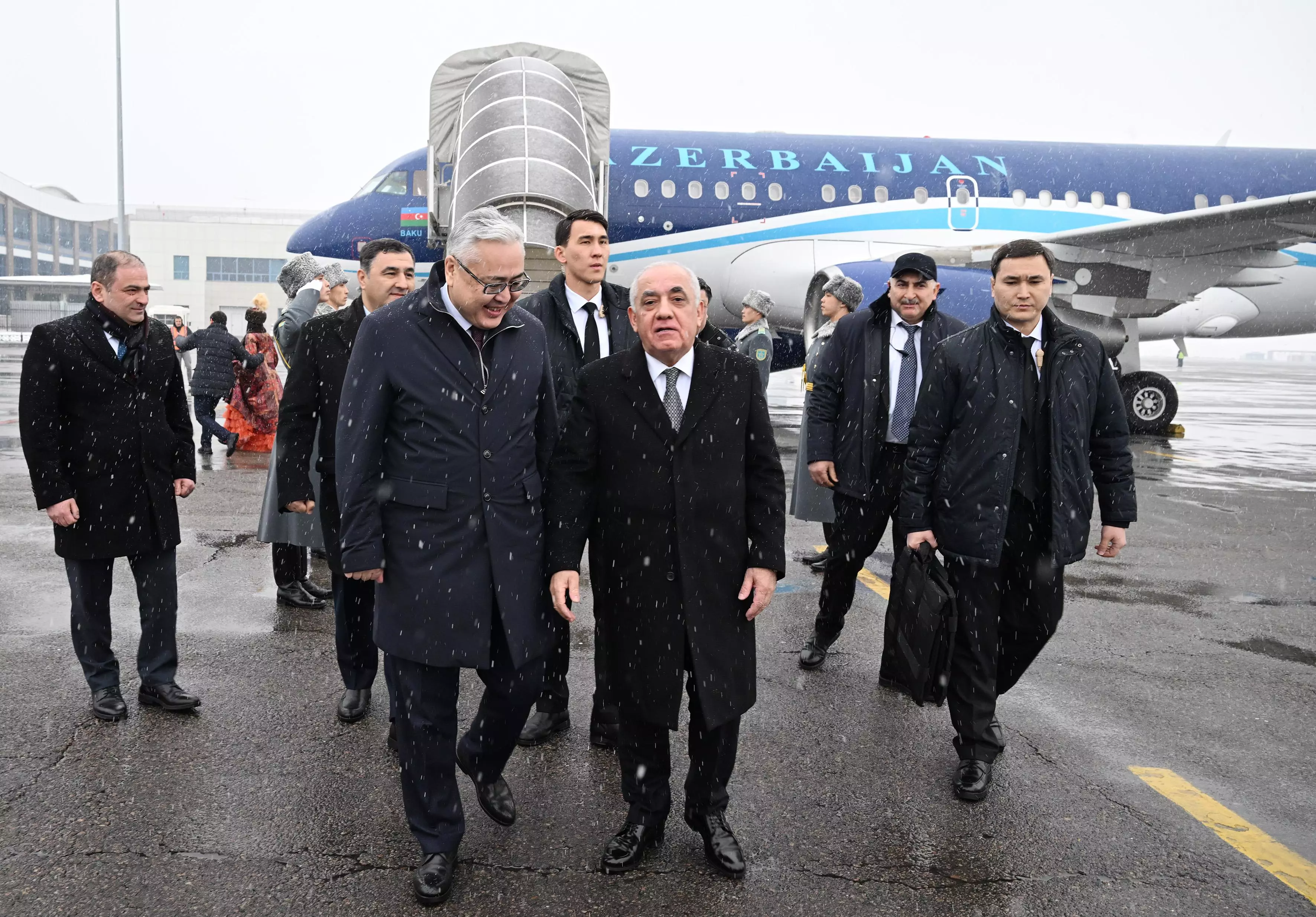 Əli Əsədov Qazaxıstana işgüzar səfərə gedib