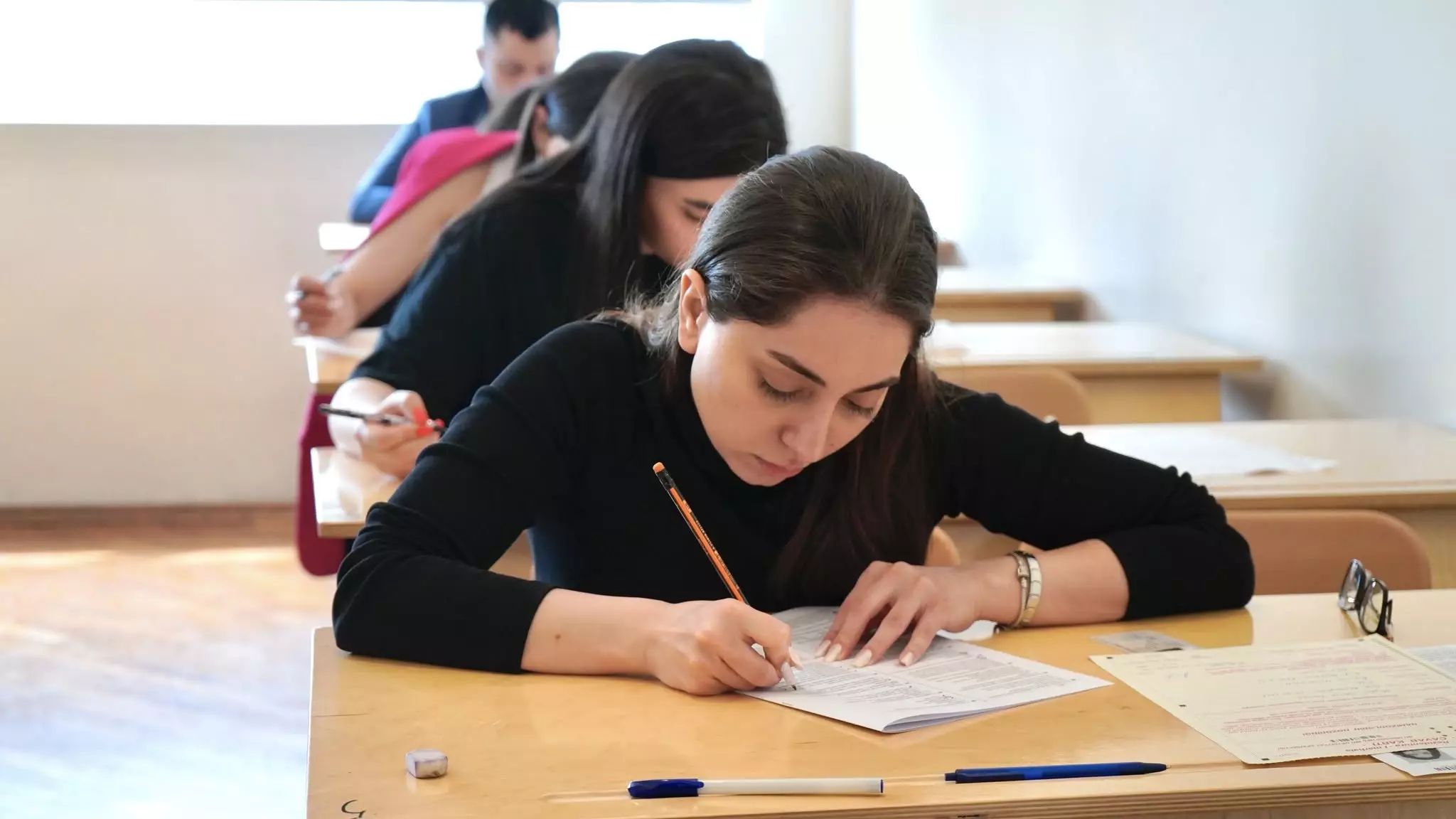 Bu gün 27 mindən çox şagird Azərbaycan dili fənni üzrə imtahan verib - YENİLƏNİB