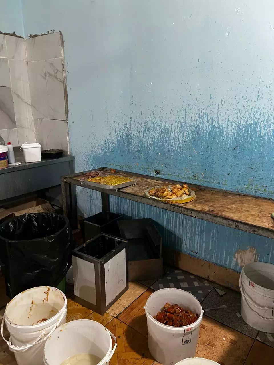 Bakıda şirniyyat emalı müəssisəsində nöqsanlar aşkarlanıb - FOTO
