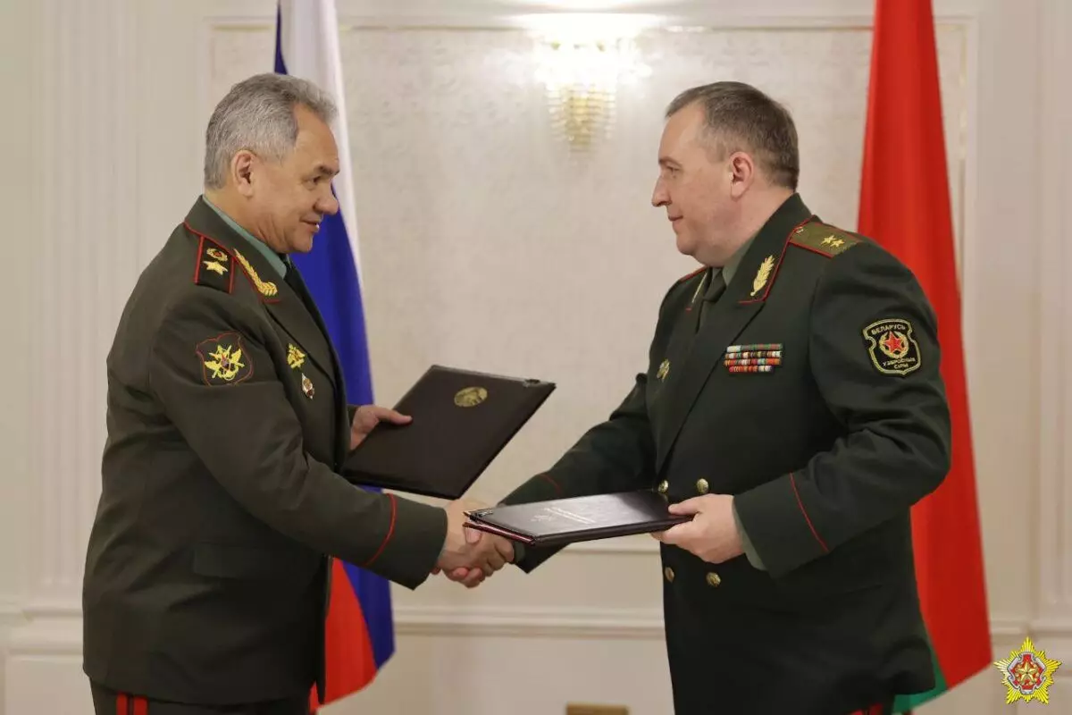 Rusiya və Belarus müdafiə nazirləri bir sıra sənədlər imzalayıb