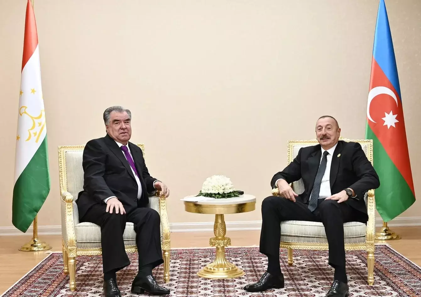 Emoməli Rəhmon Prezident İlham Əliyevi təbrik edib
