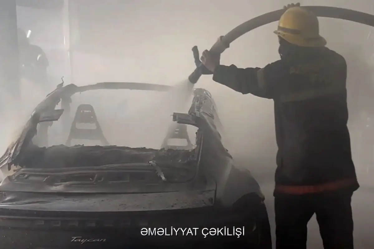 Babək prospektində təmir sexində yanğın olub, "Porsche" yanıb - VİDEO