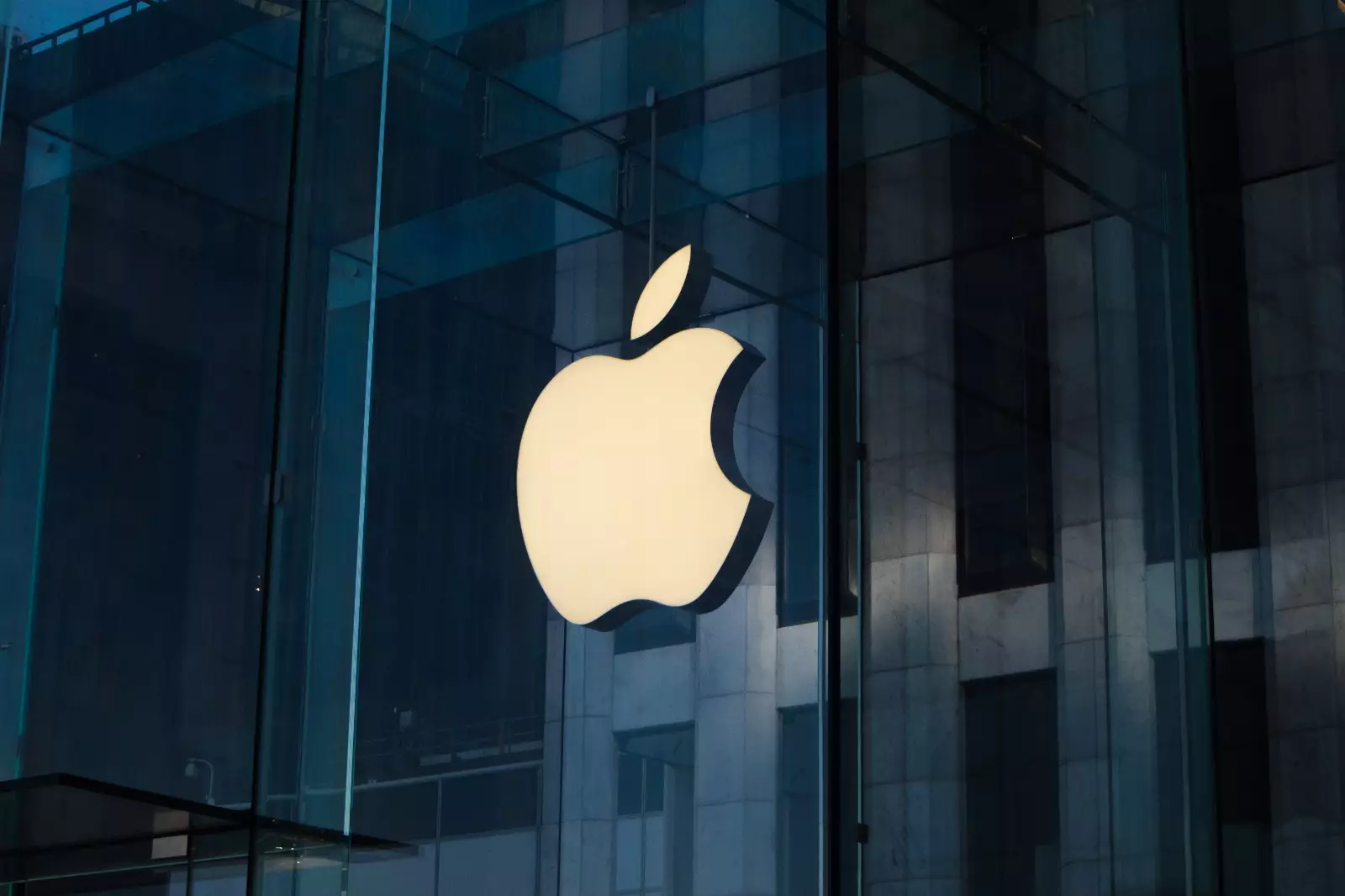 İstehsalın Asiyadan ABŞ-yə köçürülməsi "Apple"a 30 milyard dollara başa gələcək