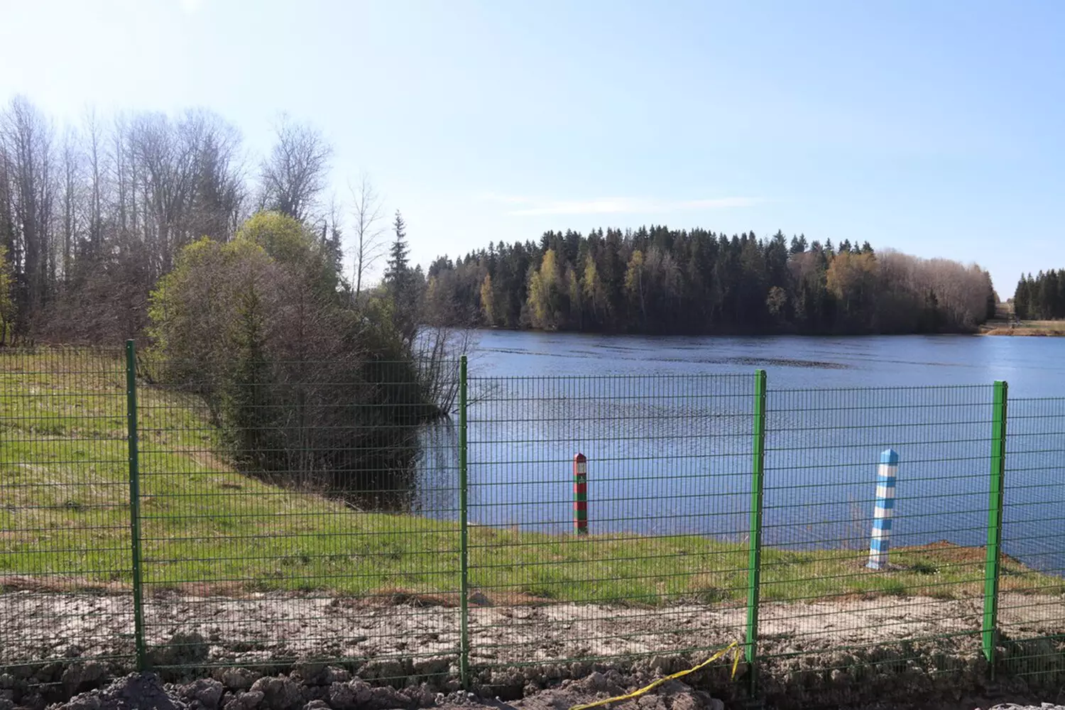 Finlandiya Rusiya ilə sərhəddə ilk 35 kilometrlik səddi inşa edib