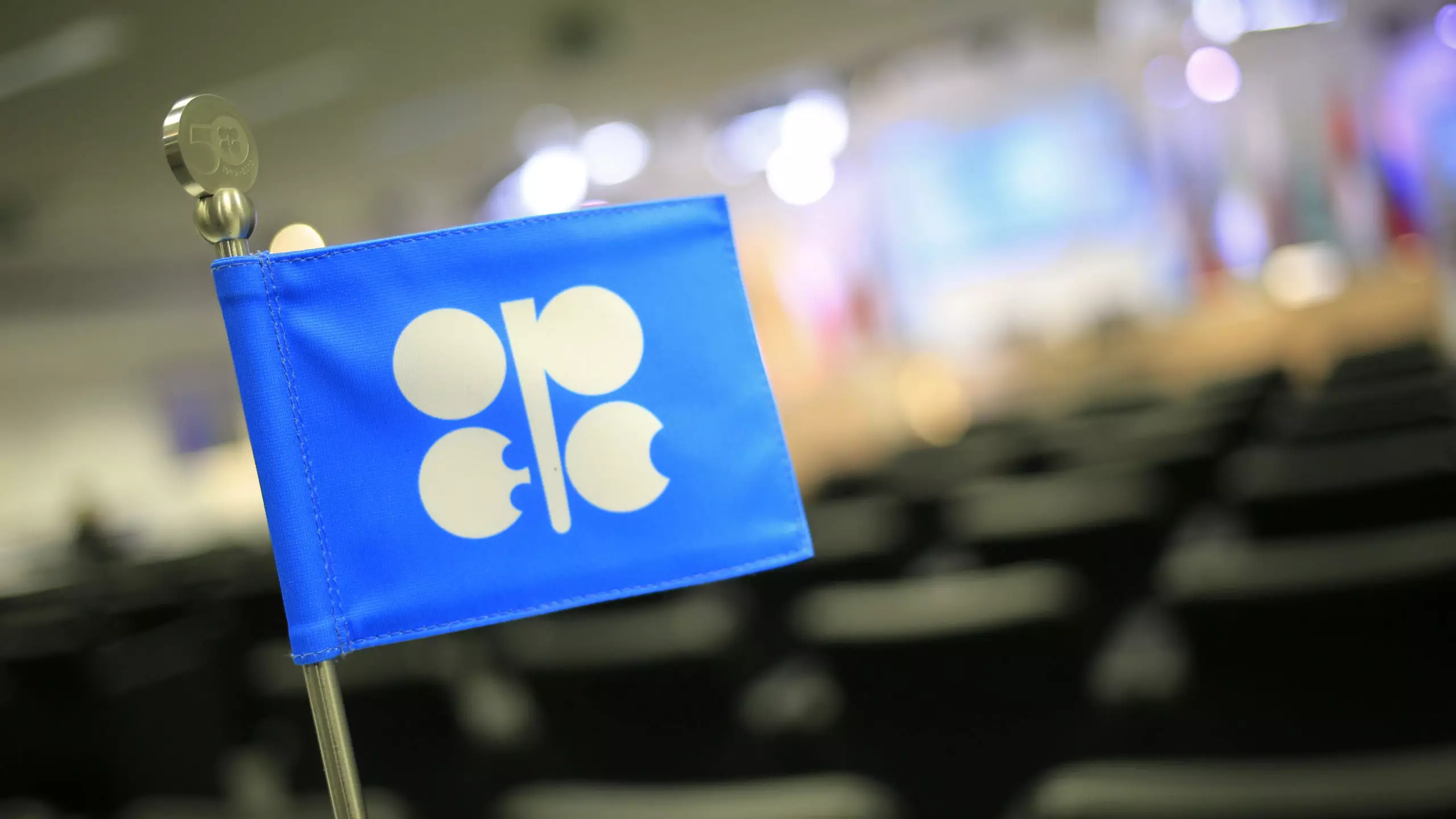 Səkkiz "OPEC+" ölkəsinin nazirləri neft hasilatı planını müzakirə etməyə başlayıblar