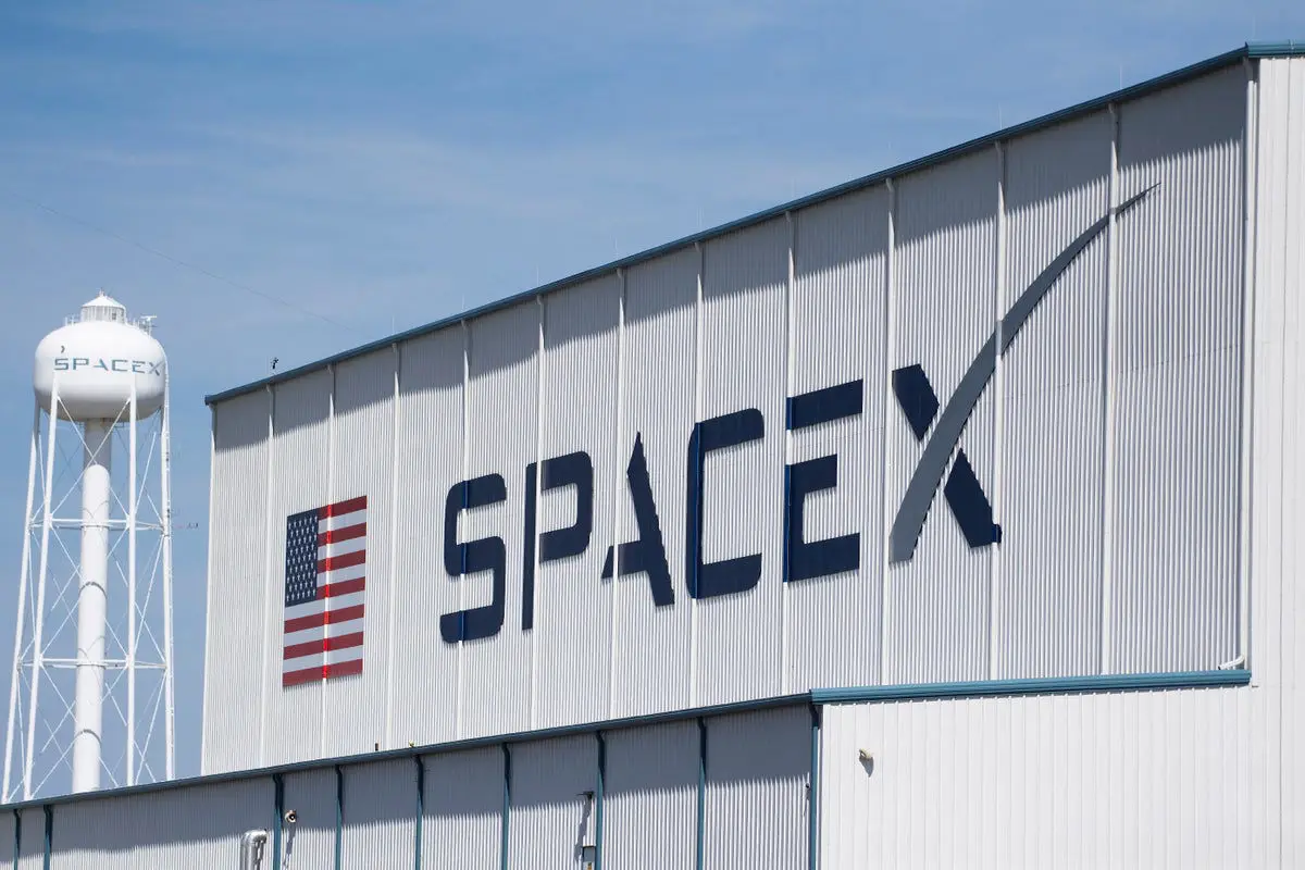 “SpaceX” 2,6 milyard dollarlıq lisenziyalar alır