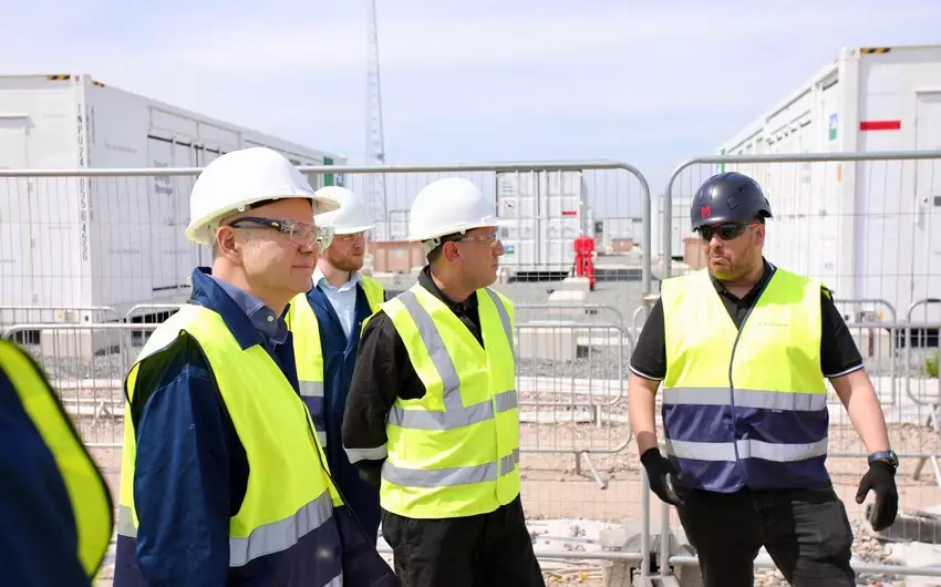 Pərviz Şahbazov Britaniyada Azərbaycanın “yaşıl enerji” potensialını müzakirə edib