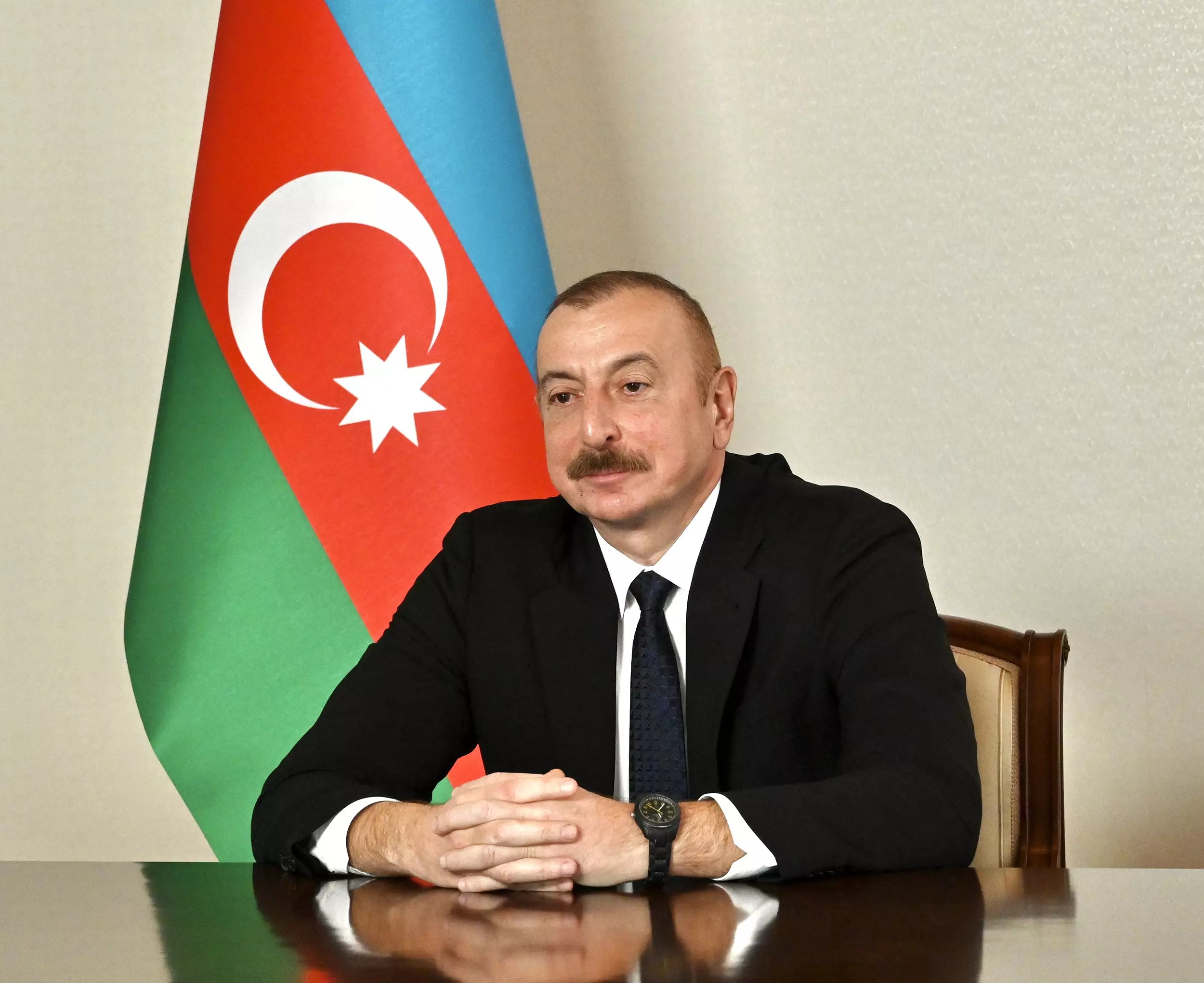 İlham Əliyev: "Azərbaycan vasitəsilə daşınan yüklərin həcmi ildən-ilə artır"