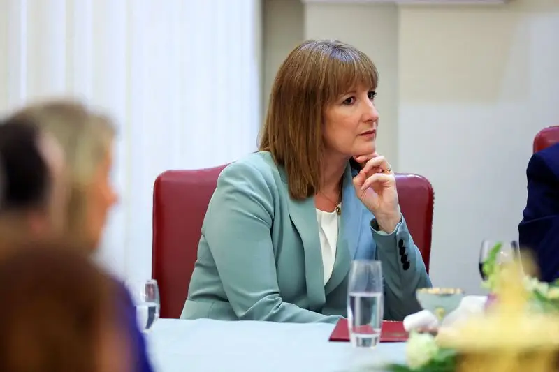 BVF Britaniyanın maliyyə siyasətində risklər görür