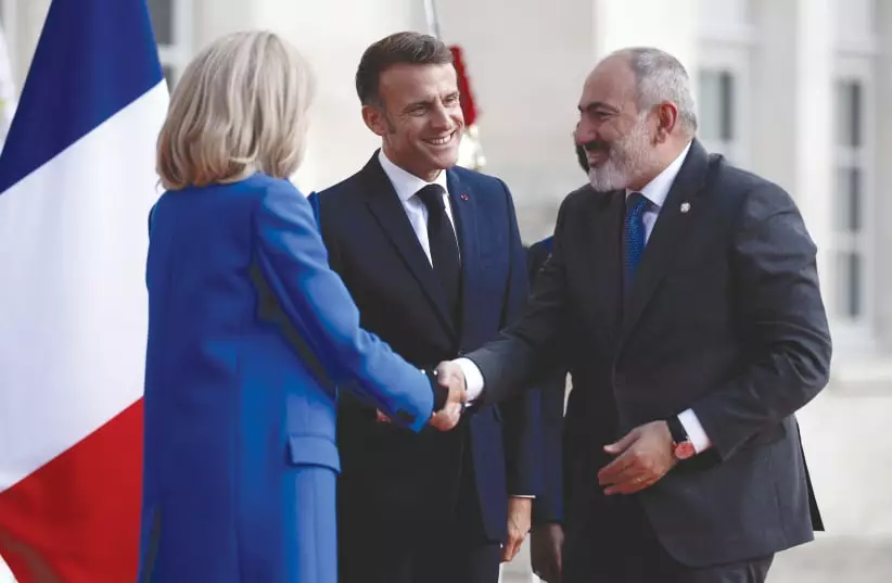 İsrailin məşhur nəşri Fransanın Ermənistandakı səfirini tənqid edib - FOTO