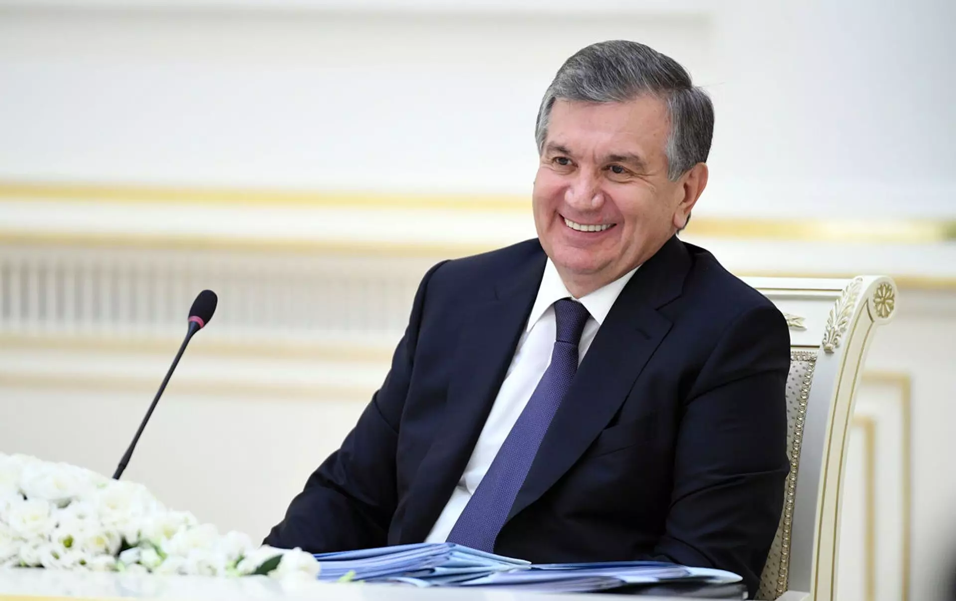 Şavkat Mirziyoyev Ulu Öndər Heydər Əliyevin məzarını ziyarət edib