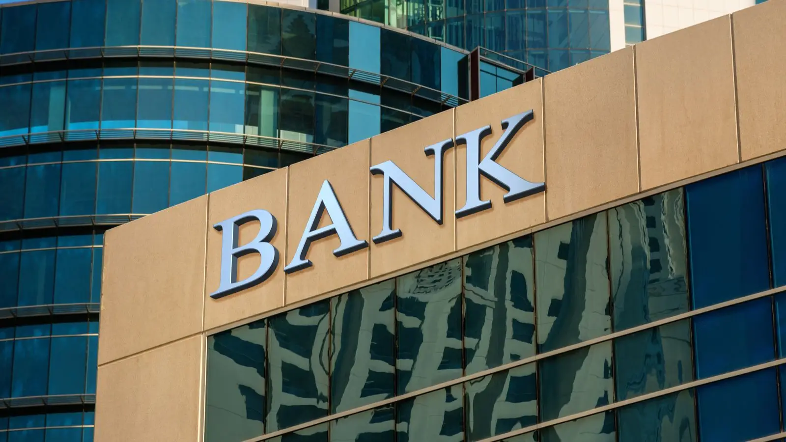Azərbaycanın bank sektorunun xalis mənfəəti cüzi artıb