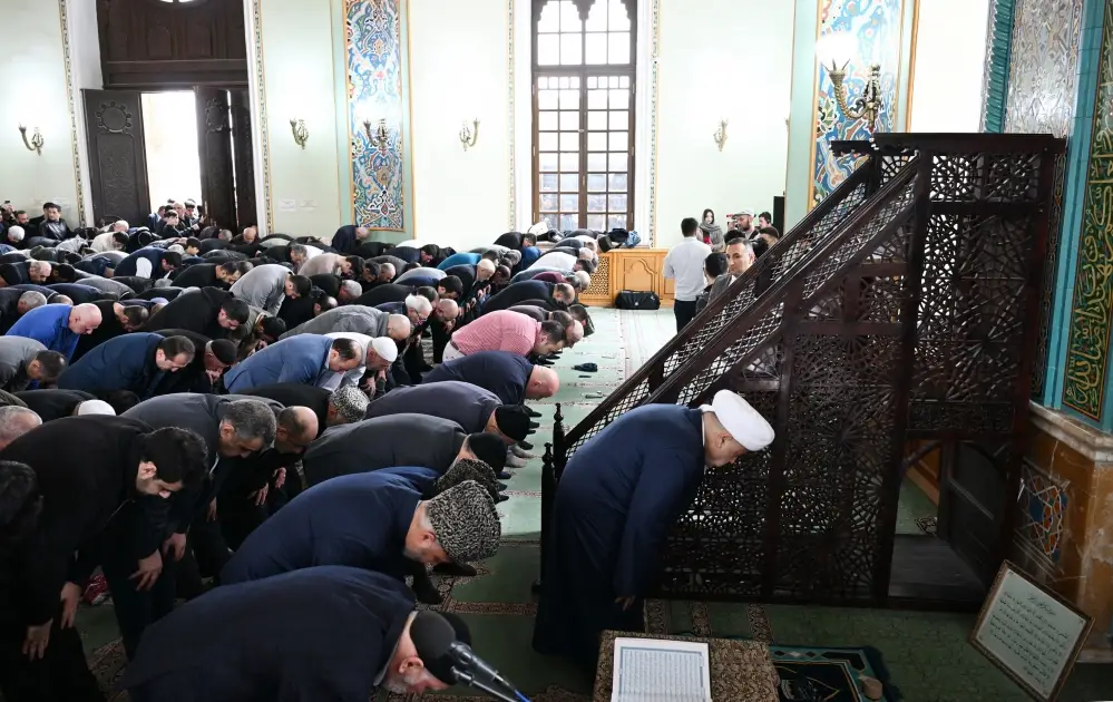 Bakıda Qurban bayramı münasibətilə bayram namazı qılınıb - YENİLƏNİB