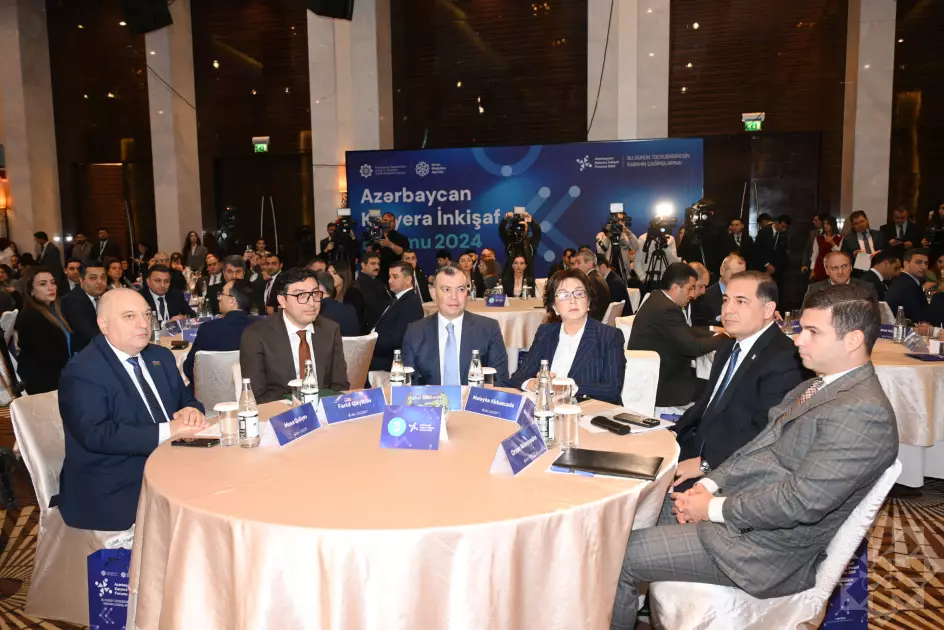 Azərbaycan Karyera İnkişaf Forumu keçirilir - FOTO