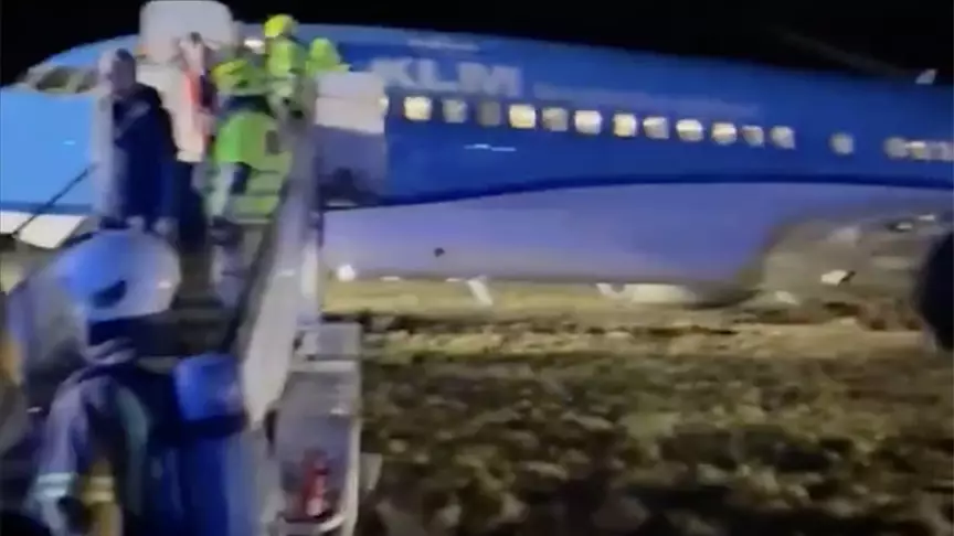 Norveçdən Niderlanda uçan sərnişin təyyarəsi təcili eniş zamanı zolağdan çıxıb