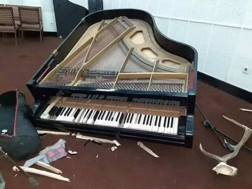 Taliban musiqi alətlərini yandırıb, bəzi qadağalar elan edib