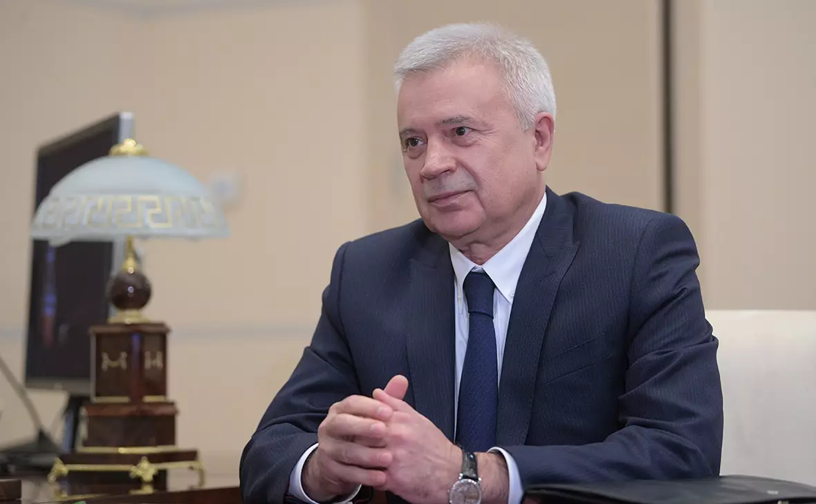 "Forbes": Vahid Ələkbərov Rusiyada sərvətini ən çox artıran milyarderdir