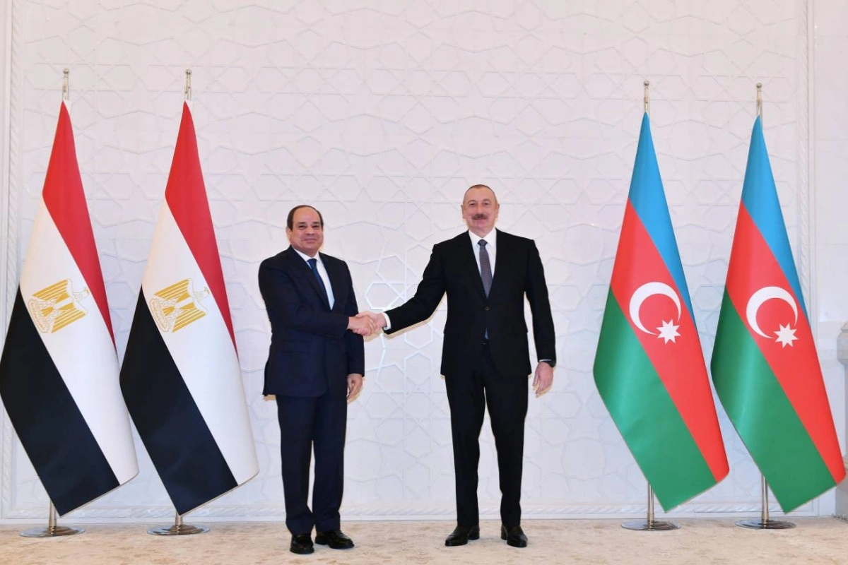 Azərbaycan Prezidenti misirli həmkarını D-8-i yüksək səviyyədə təşkil etdiklərinə görə təbrik edib