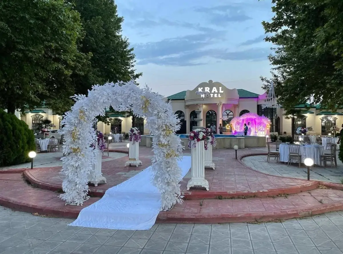 Bərdədəki məşhur hotel satışa çıxarıldı