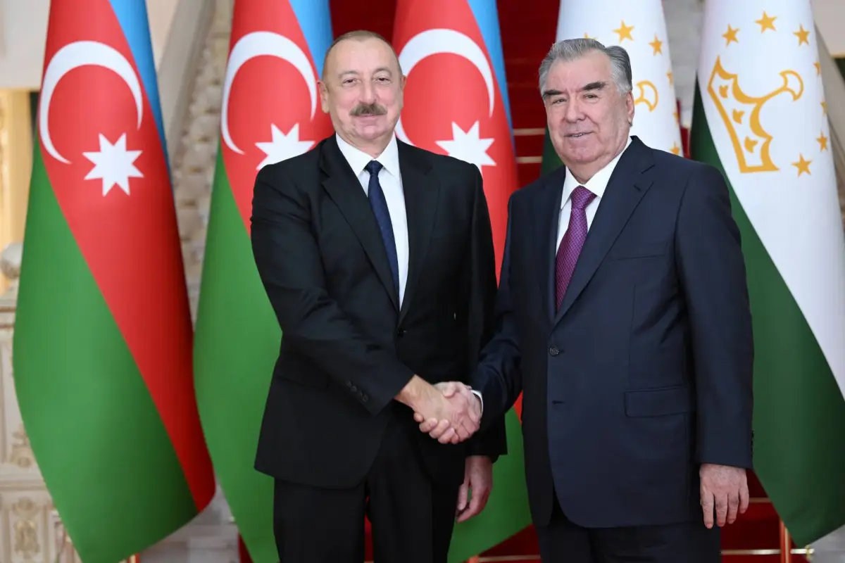 İlham Əliyev Tacikistan Prezidentini təbrik edib