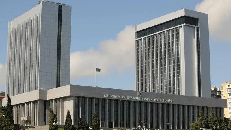 Xüsusi icra məmurlarının statusu dövlət icra məmurları ilə bərabərləşdirilir