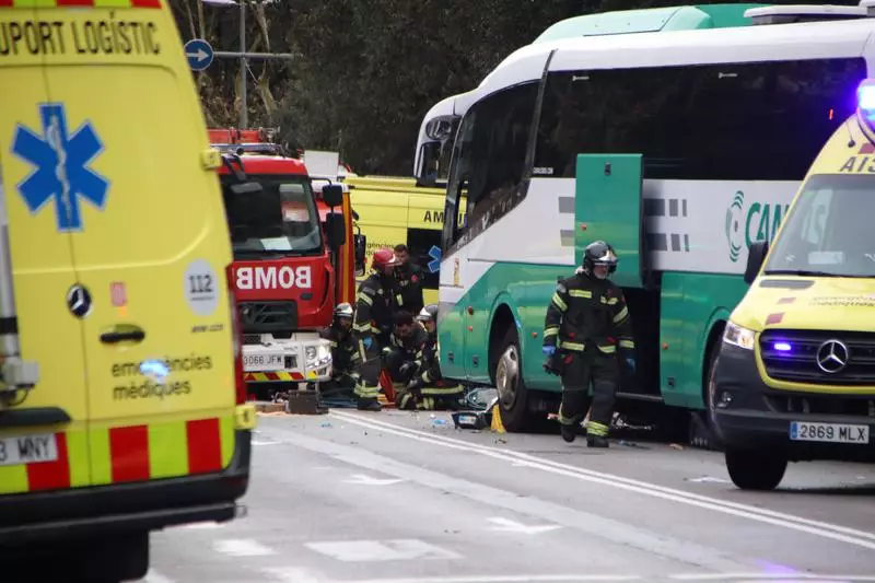 Barselonada iki avtobus toqquşdu: 34 yaralı var - VİDEO