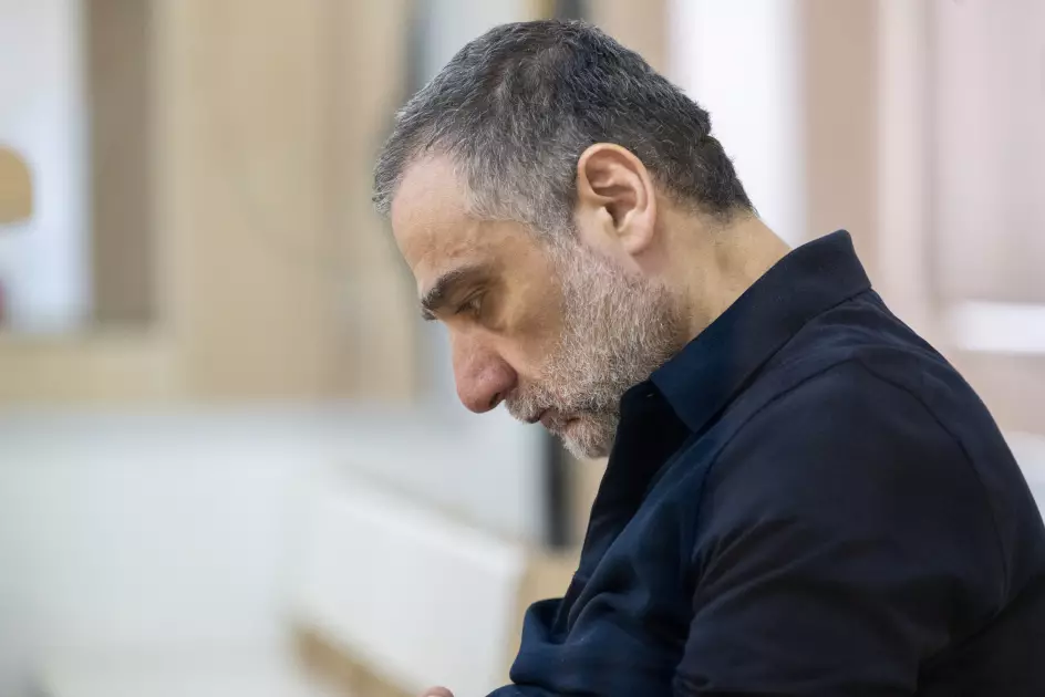 Vardanyanın məhkəməsində zərərçəkmiş şəxslər ifadə verib: Meyitləri çıxaranda yaralandım - FOTO