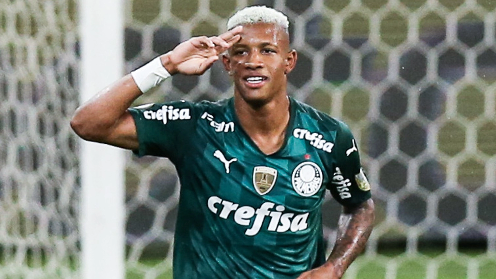 Braziliyalı futbolçu İngiltərə klubuna keçir