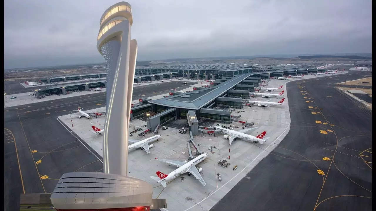 Türkiyədə pis hava şəraiti uçuşlarda fasilələrə səbəb olub
