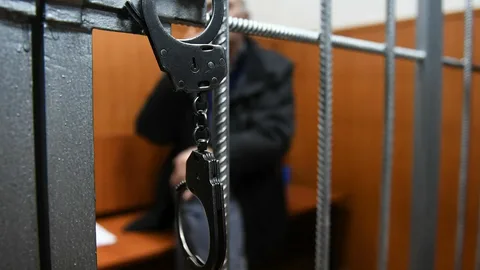 Qaradağ İcra Hakimiyyəti və Əmlak Məsələləri Dövlət Xidmətinin vəzifəli şəxsləri tutulub