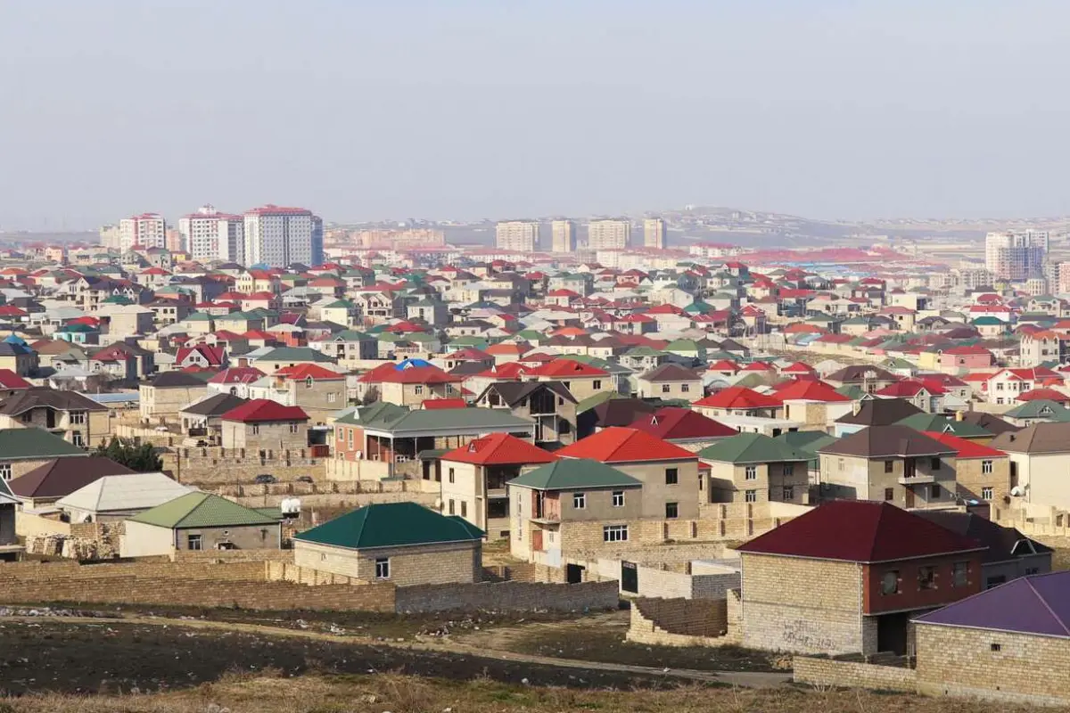 Məcburi köçkünlərin yaşadığı evlər təmir olunacaq