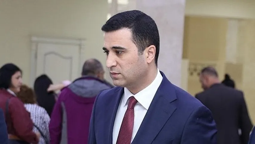 Rəis işdən çıxarıldı, "iş elanı" şirkəti qurdu