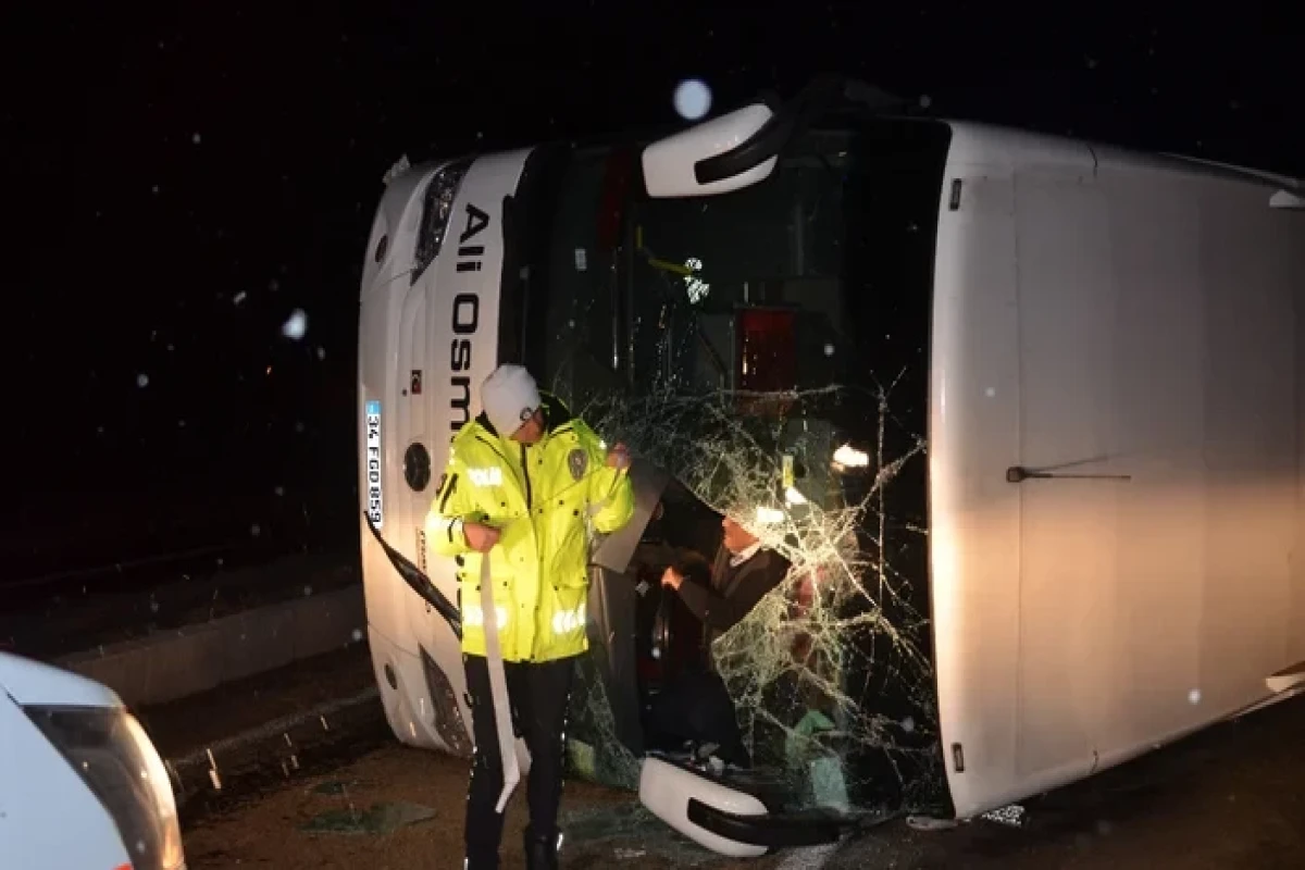 Türkiyədə ağır avtobus qəzası: 30 nəfər yaralandı